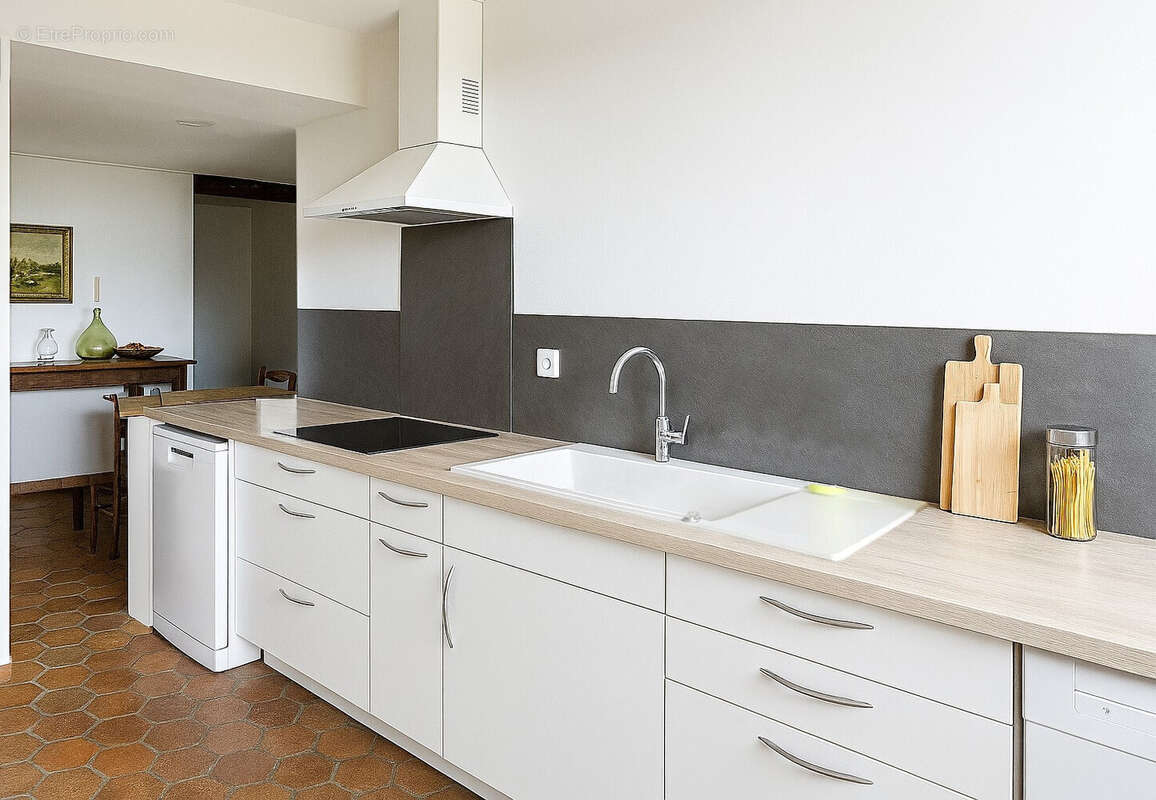 Maison à CHARETTE-VARENNES