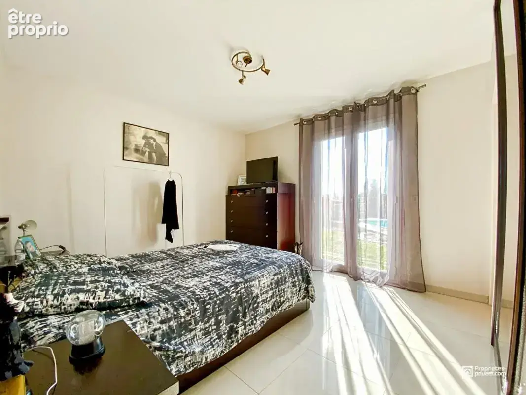 Maison familiale 150 m² - 4 chambres - Piscine - Garage - Ambarès - photo 12