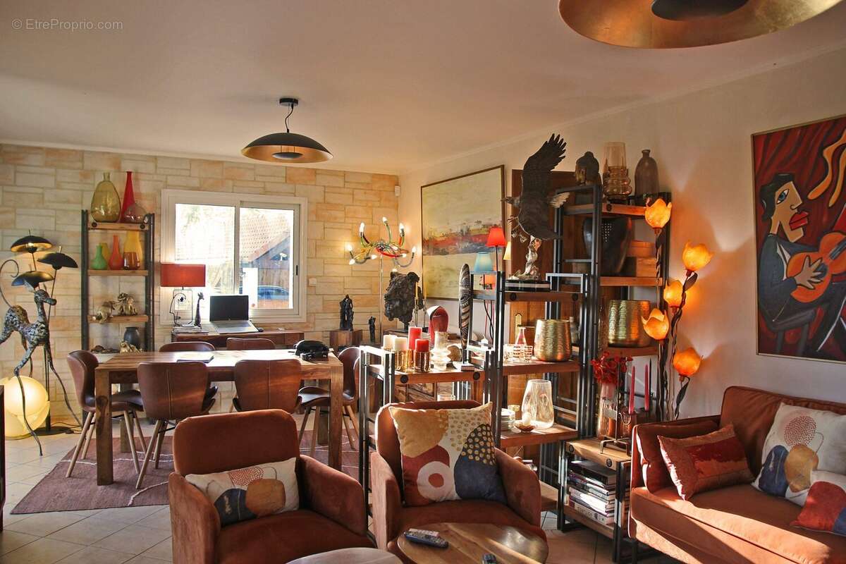 Maison à ECLUSIER-VAUX