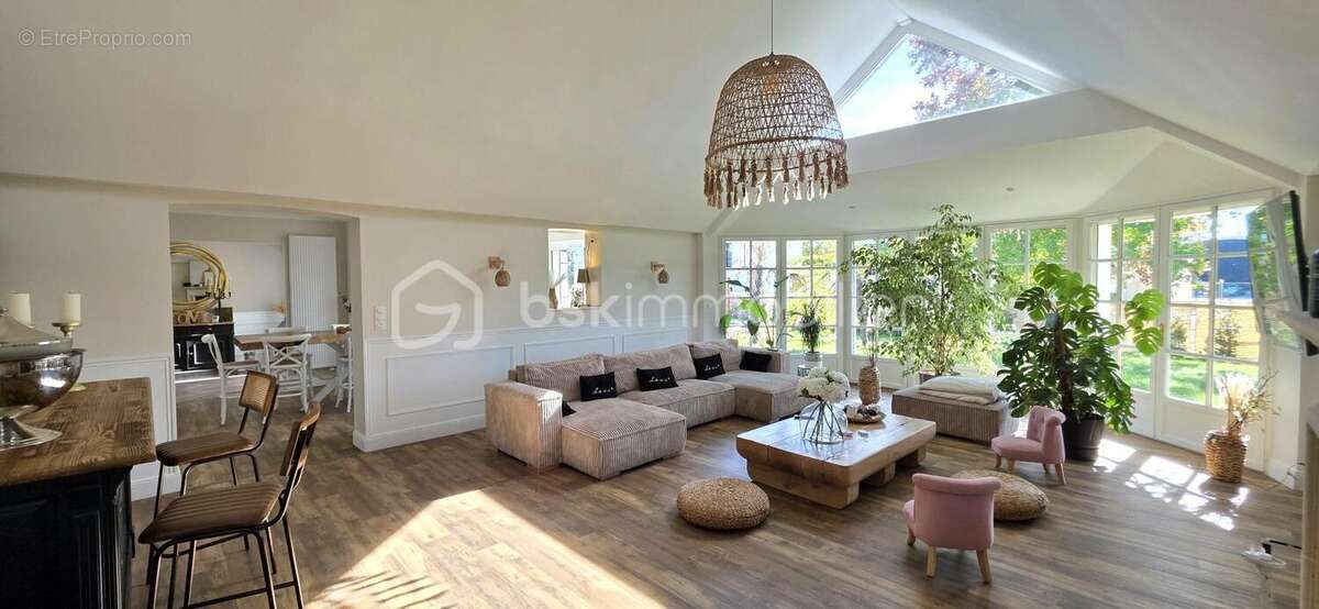 Maison à SAINT-BARTHELEMY-D'ANJOU