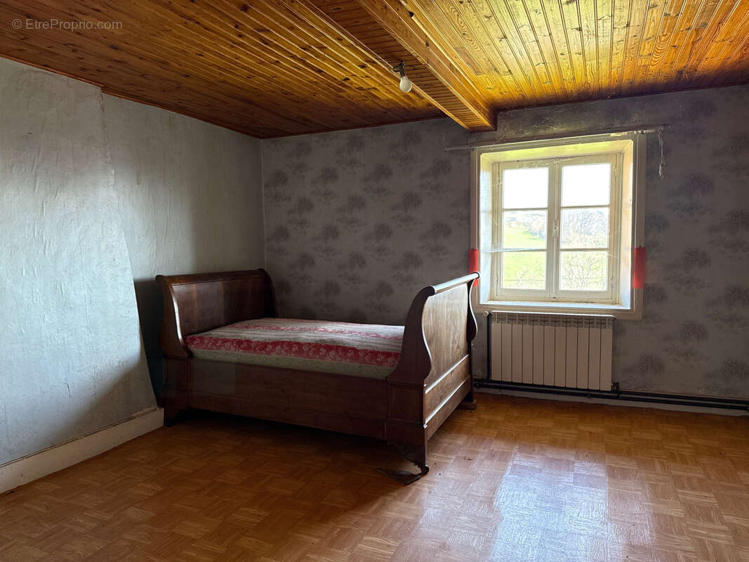 Maison à SAINT-MARTIN-LA-SAUVETE