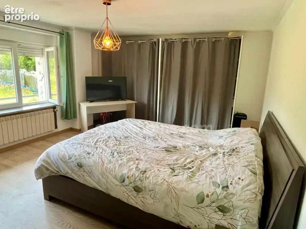 Maison familiale : 5 chambres, près de 80 m² de pièce de vie, une terrasse de 60 m² et un jardin de plus de 975 m² à Moulins-Sai - photo 9