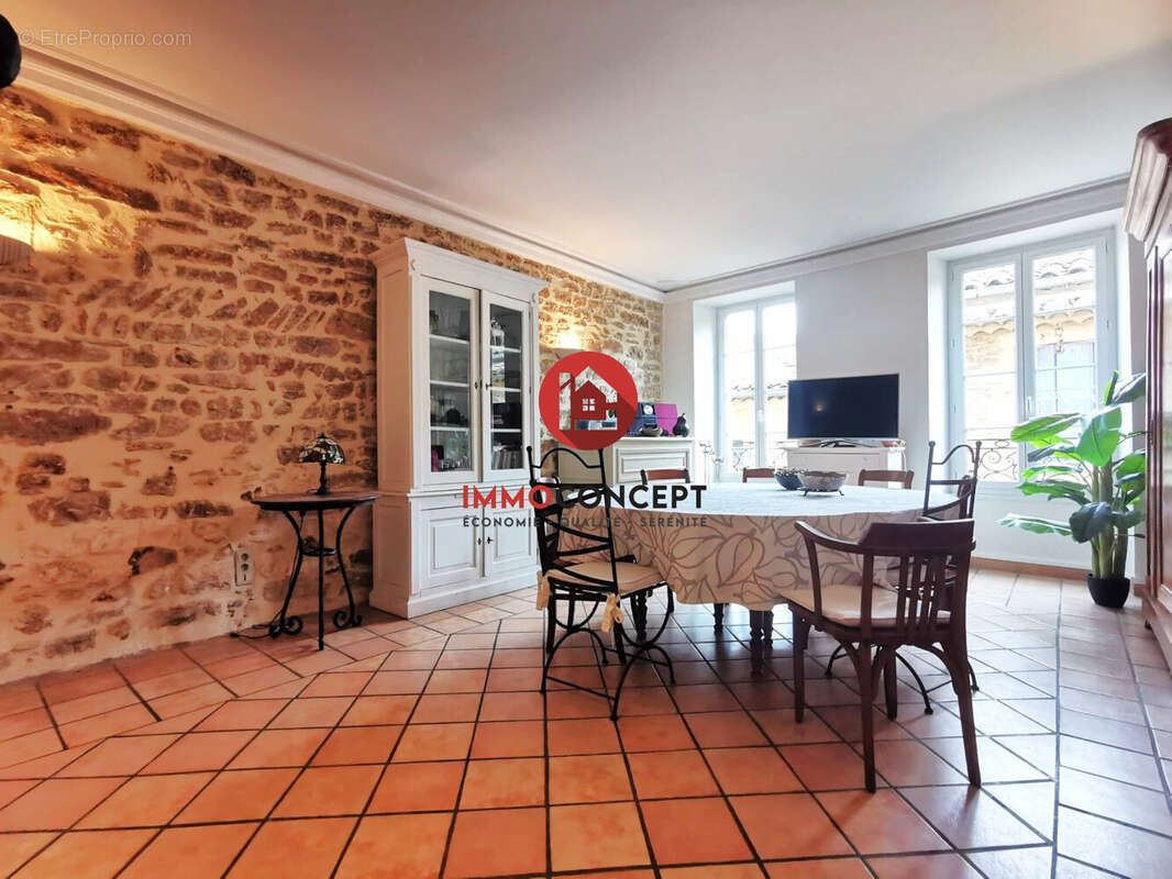 Appartement à BAGNOLS-SUR-CEZE