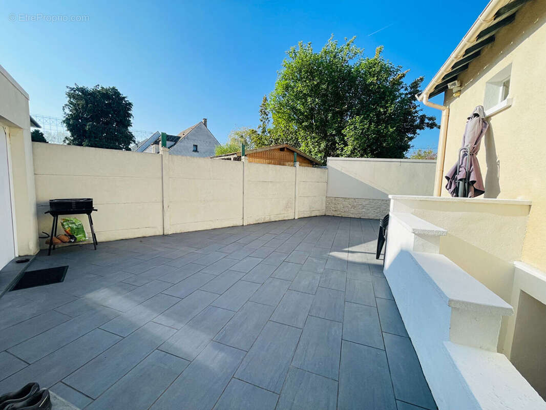 Maison à SARTROUVILLE