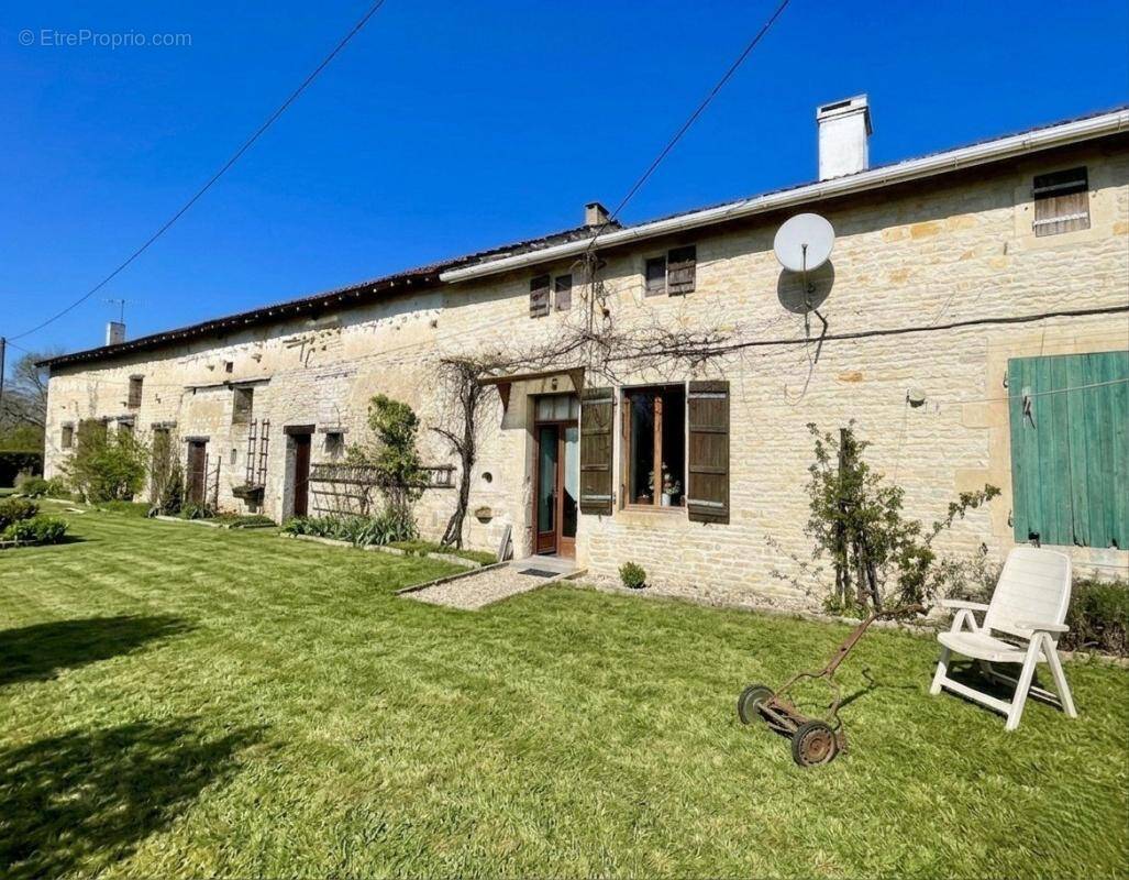 Maison à LOUBILLE