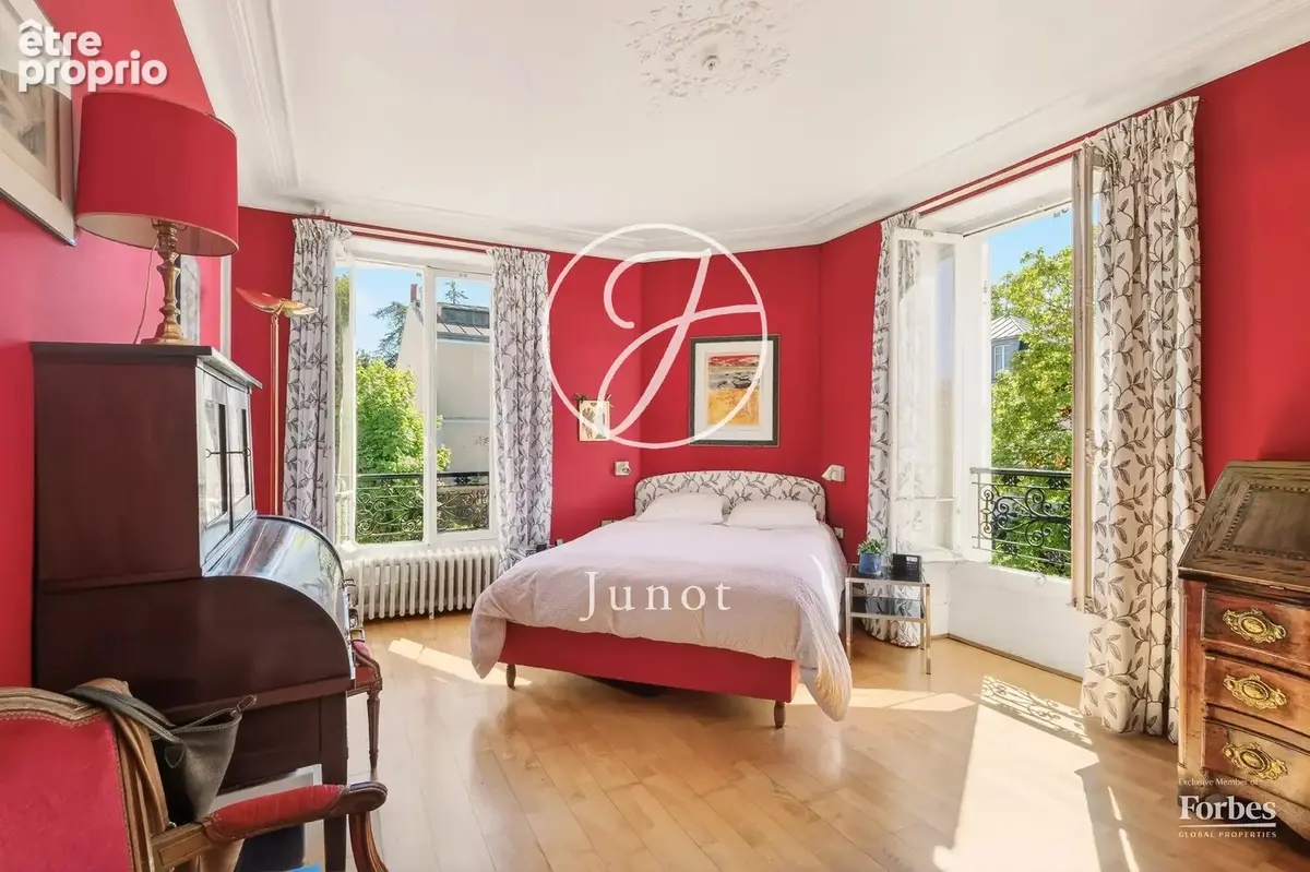 Saint-Cloud - MARCHE DES AVELINES - Maison 290m² - Terrain 350 m² - photo 9