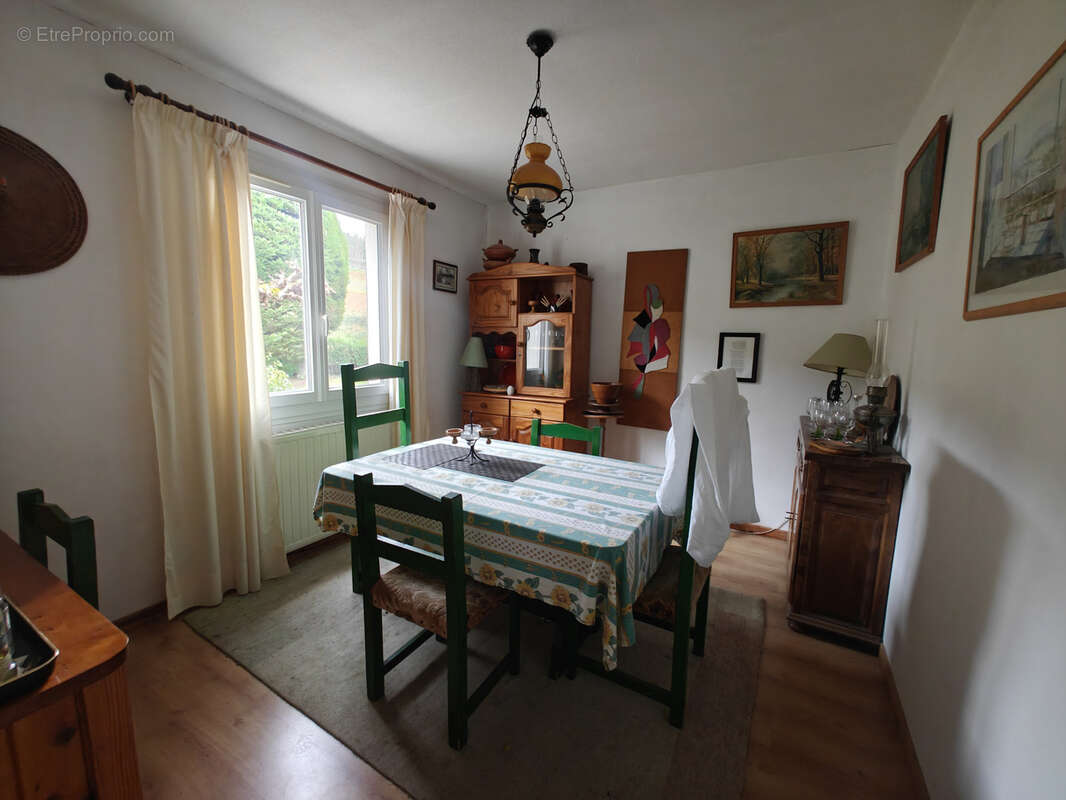 Maison à AJAC