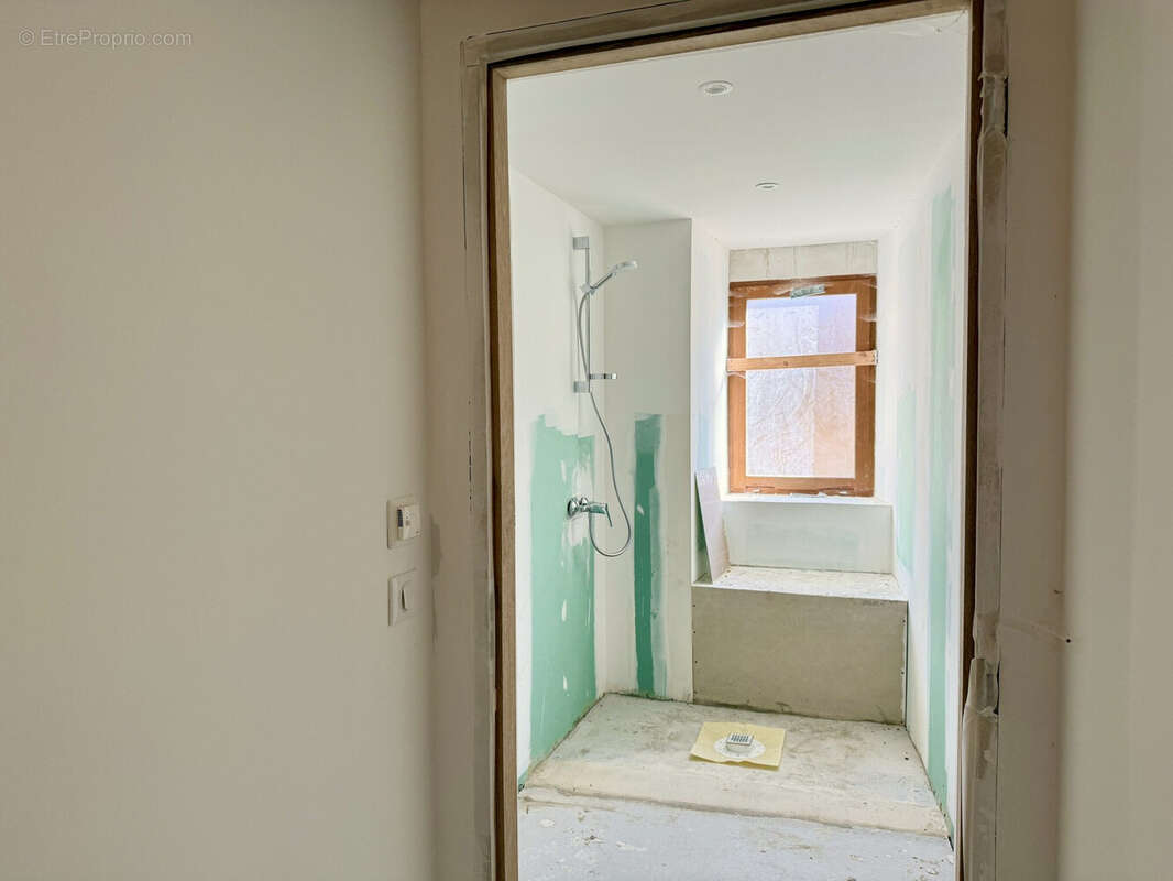 Dickjan POPPEMA d' eXp France vous propose un appartement T5 dans un ancien château - Appartement à SAINT-CHRISTOL