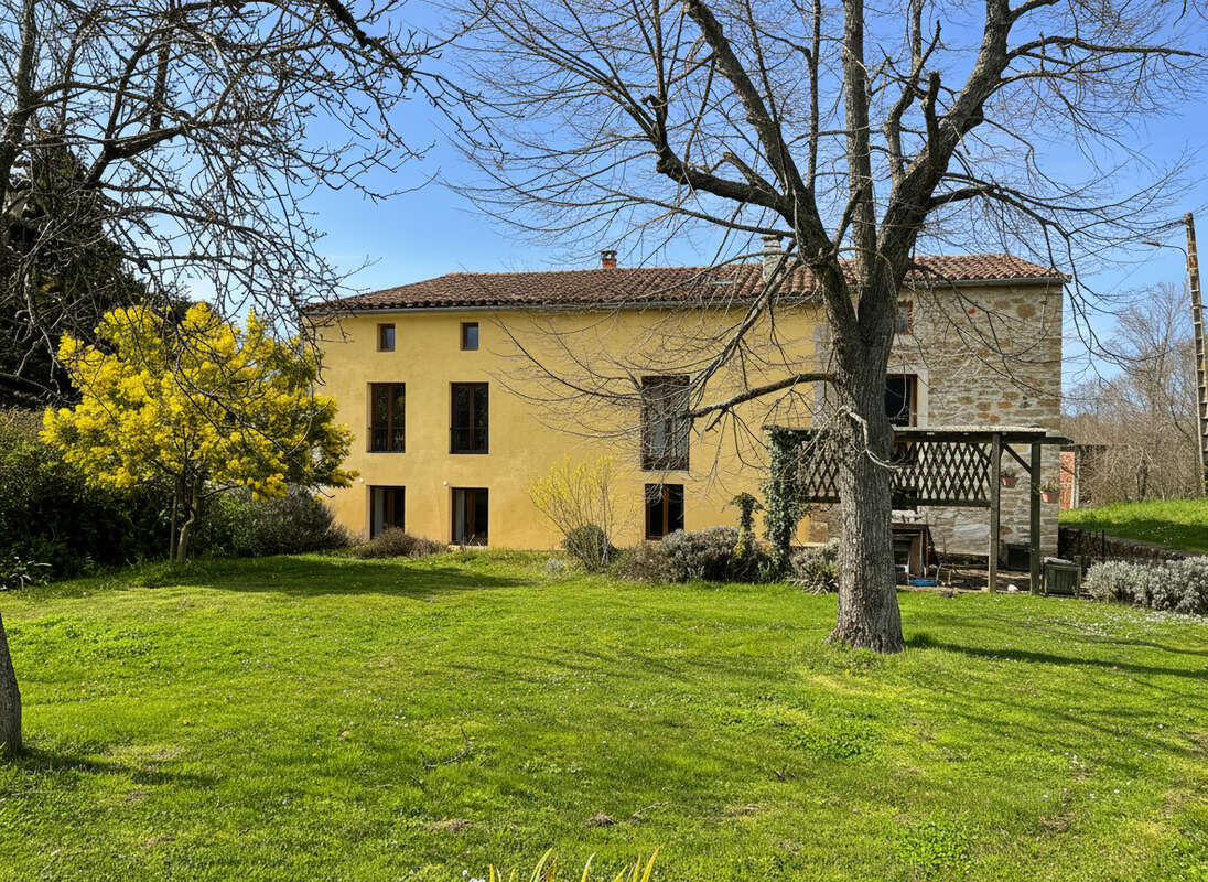 Maison à ESCUEILLENS-ET-SAINT-JUST-DE-BELENGARD