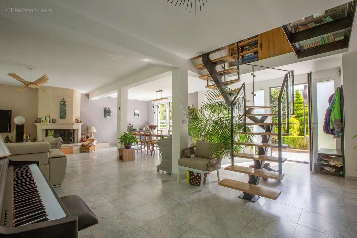 Photo 3 - Maison à LE MESNIL-SAINT-DENIS