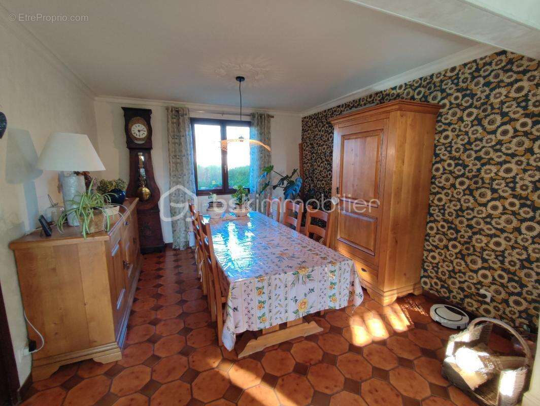 Maison à VILLENEUVE-L'ARCHEVEQUE