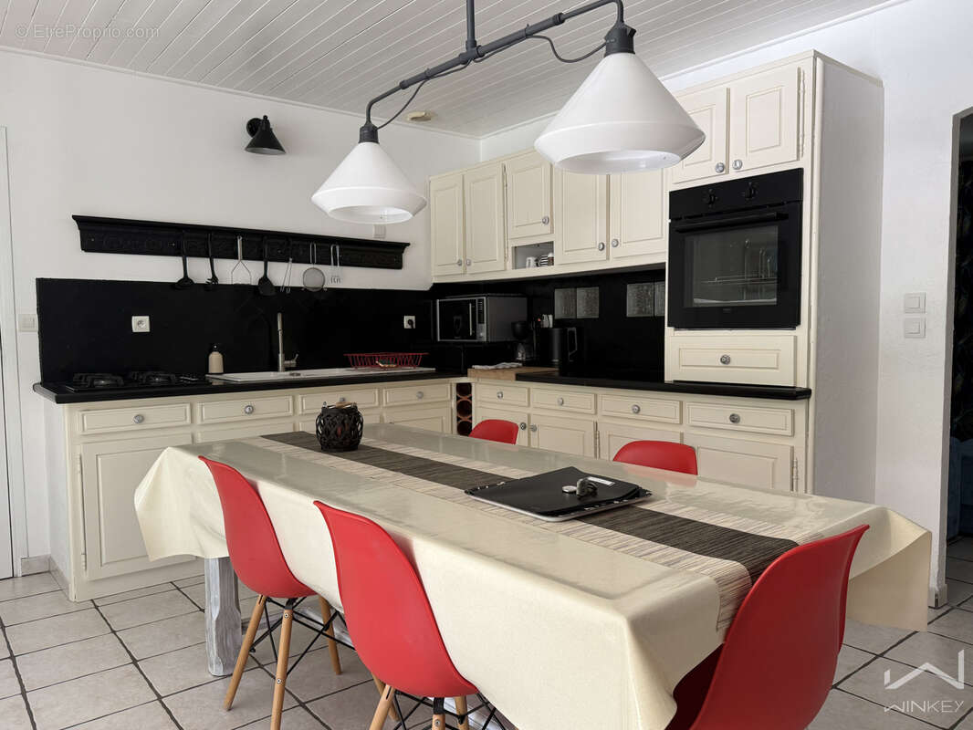 Maison à LA GARDE-ADHEMAR
