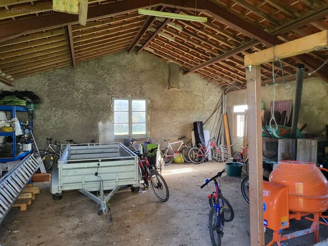 Grande maison avec dépendances - photo 14