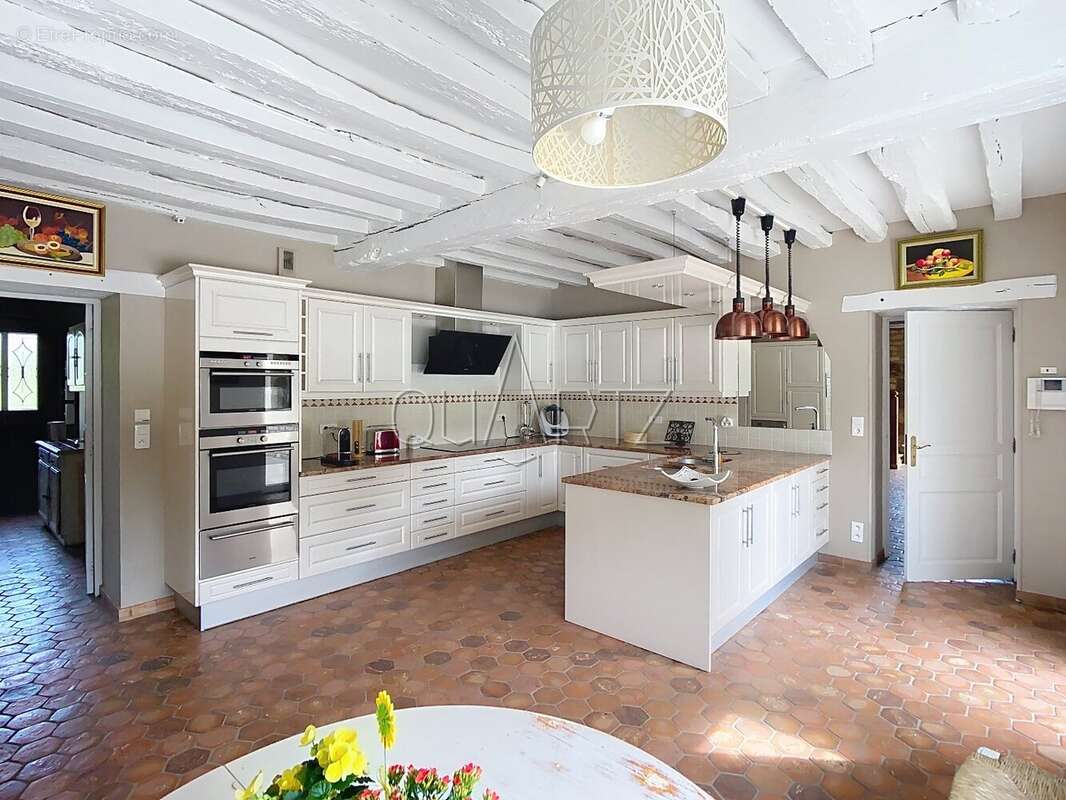 Maison 567 m² à Houdan  - photo 8