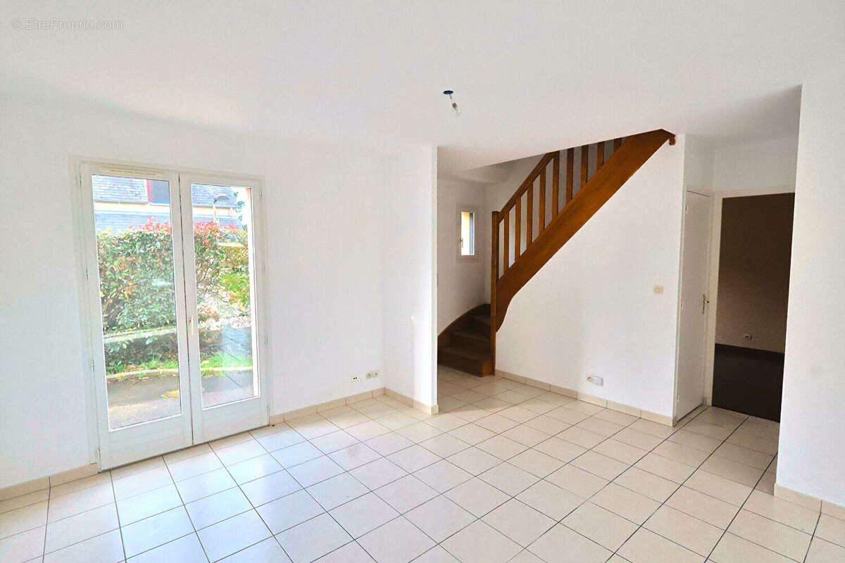 Maison à SAINT-JOUAN-DES-GUERETS