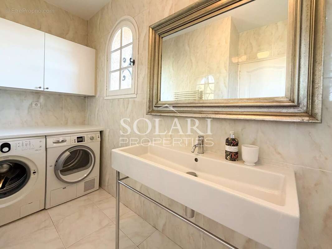 Maison à MANDELIEU-LA-NAPOULE