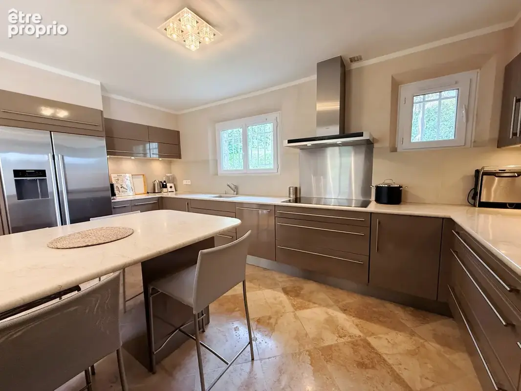 EXCLUSIVITE Proche Fayence villa de plain-pied en pierre Terrain 1175m2 Piscine - photo 4