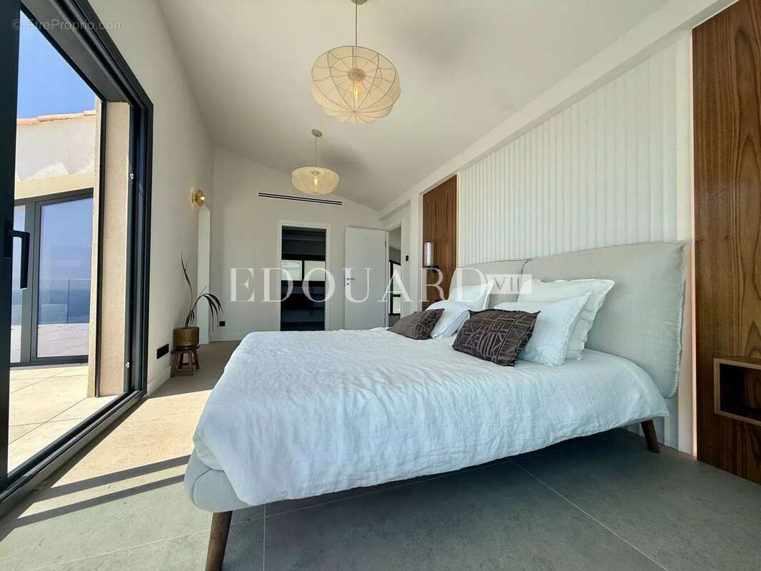 Somptueuse villa complètement rénovée avec piscine chauffée et splendide vue mer panoramique - photo 16