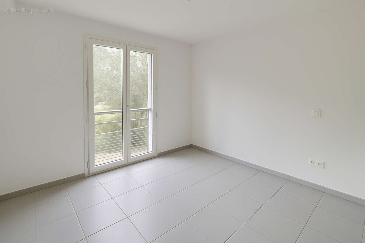 Appartement à SAINT-CLEMENT-DE-RIVIERE