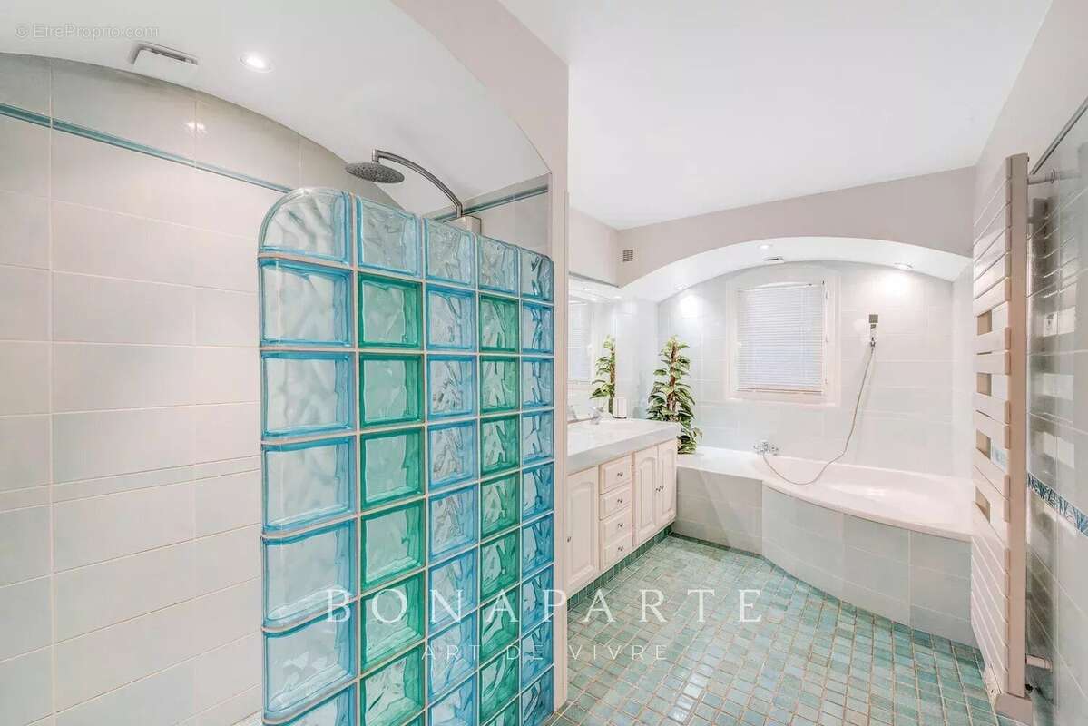 Véritable mas provençal au cœur d'une propriété de plus de 8000m² - photo 14