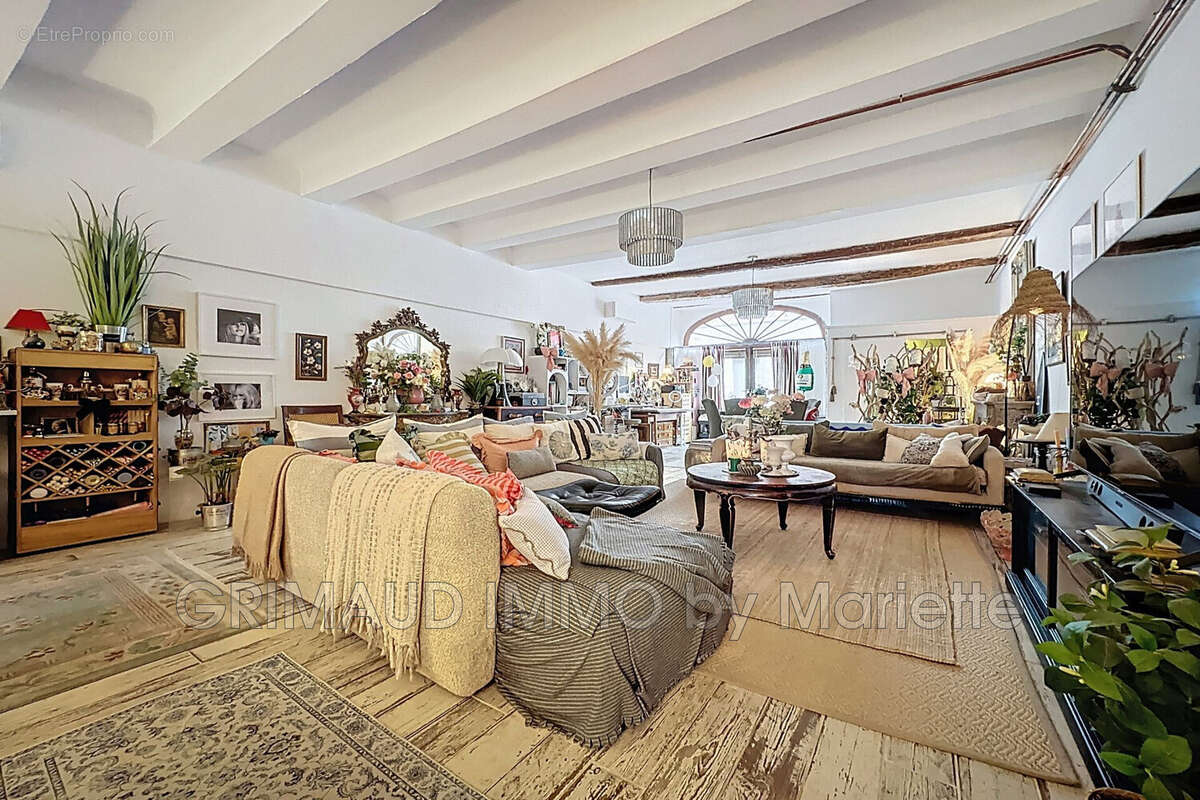 Maison à LA GARDE-FREINET