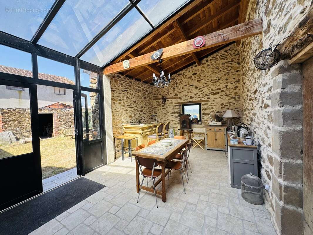 Charmant ensemble de bâtiments en pierre avec vue et terrain au bord de la rivière (non attenant) - photo 5