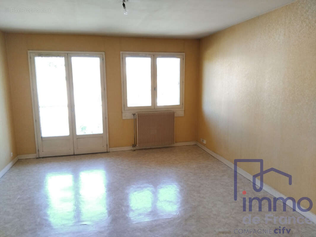 Appartement à BRIVES-CHARENSAC