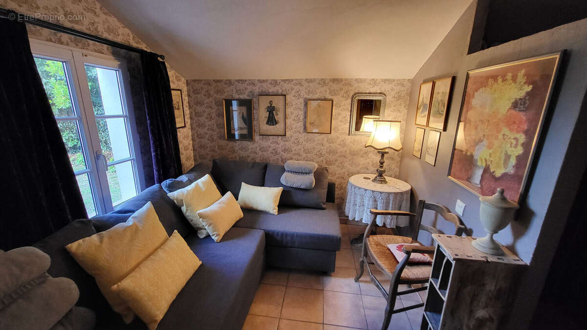 Maison à vendre à Le Palais : 4 chambres, calme et proximité des commodités - photo 5