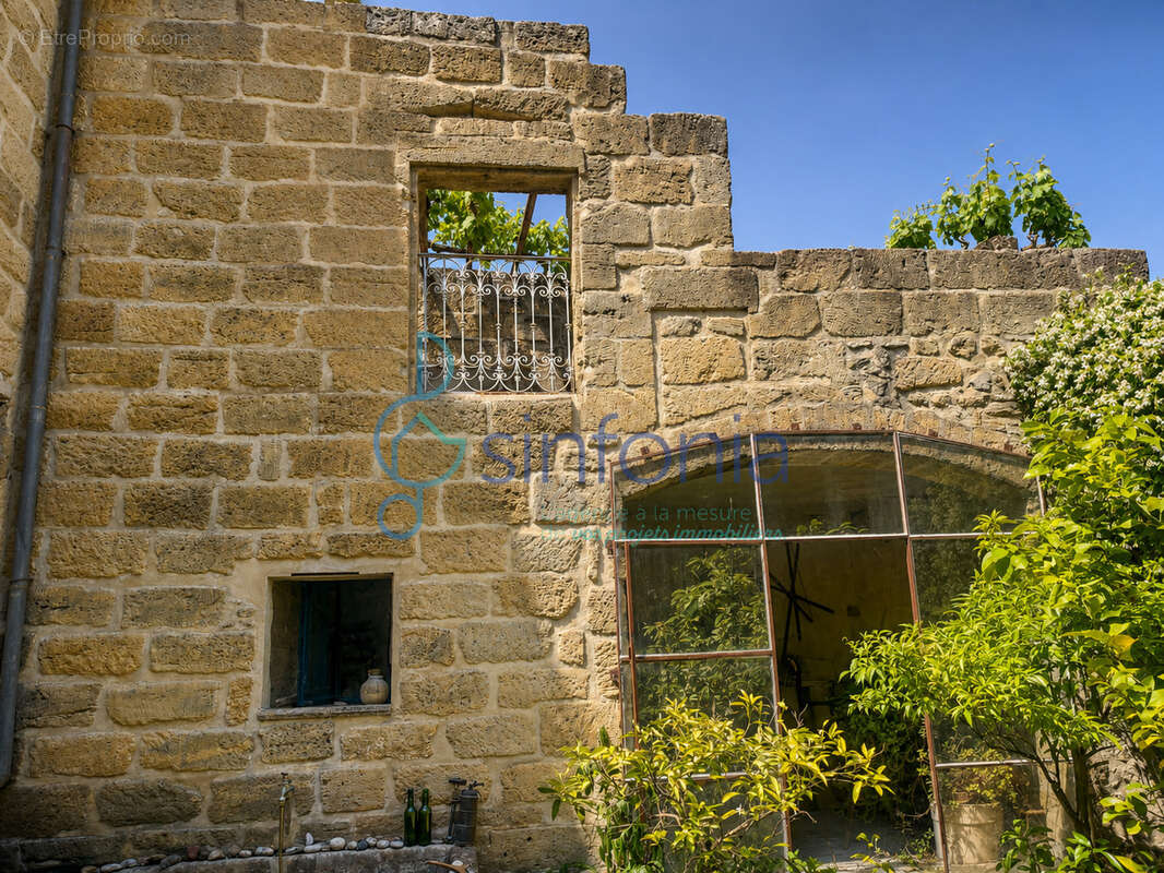 Maison à GALLARGUES-LE-MONTUEUX