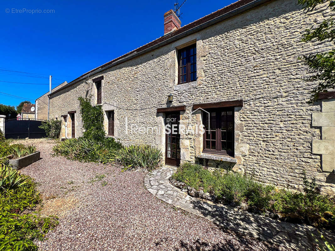 Maison en pierre de caractère avec dépendances et terrain clos proche de FALAISE - photo 10
