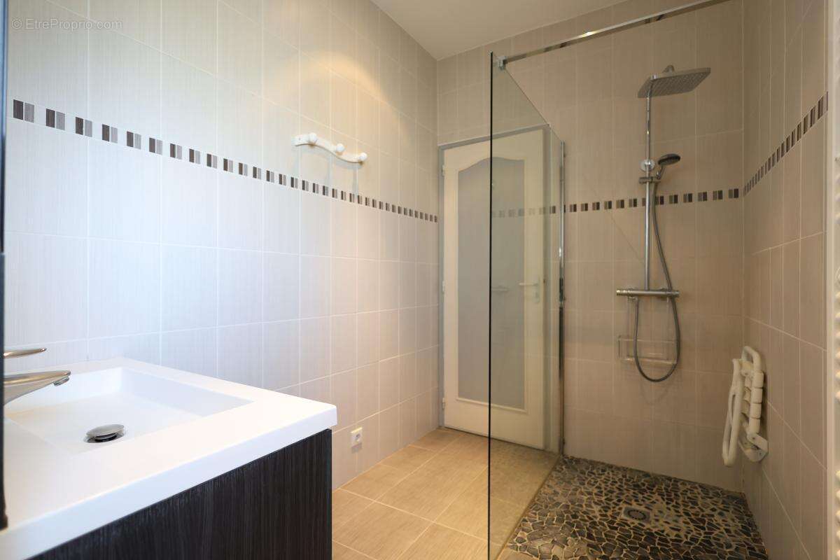 Commerce à SAINT-GEORGES-DE-DIDONNE