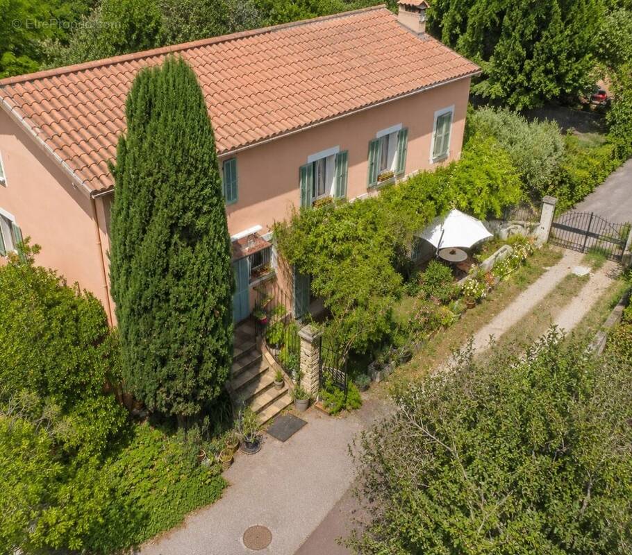 Maison à TOURRETTE-LEVENS