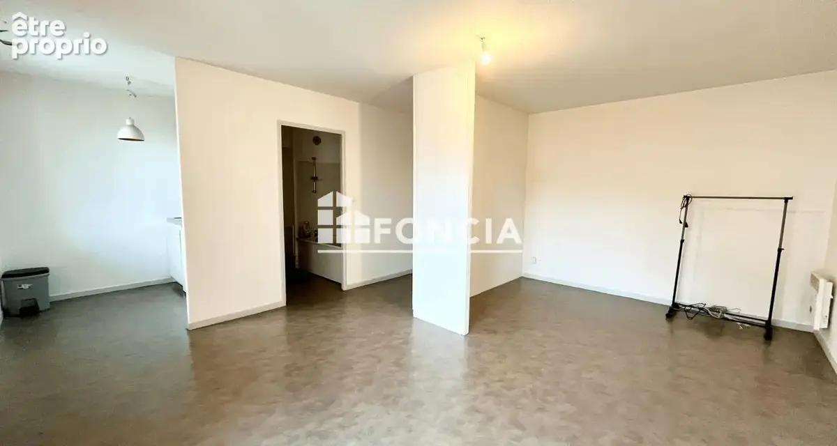 Centre castanet tolosan. t1 bis de 32.50 avec un grand balcon de 9 m2 et un parking prive. 1er etage avec ascenseur - photo 5