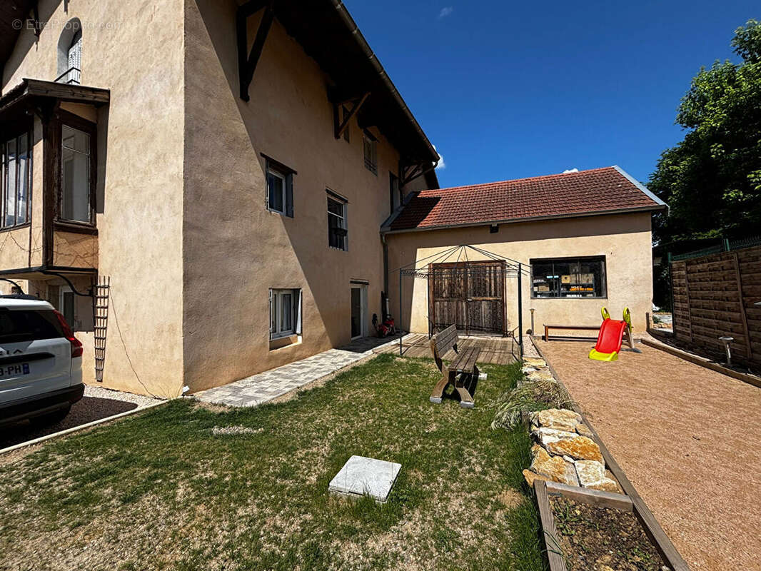 Maison à MONTMERLE-SUR-SAONE