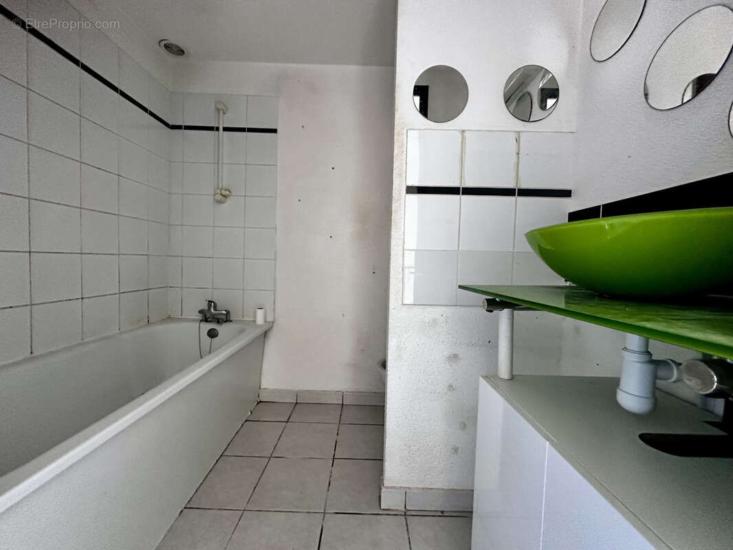 Maison à VIC-LA-GARDIOLE