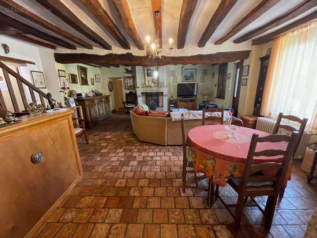 Maison à VILLEBERNIER