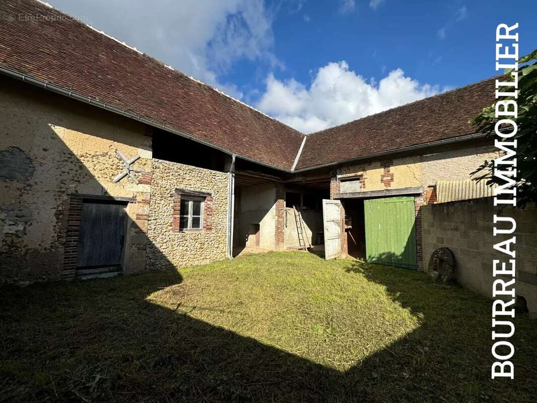 Maison à LA CELLE-SAINT-CYR