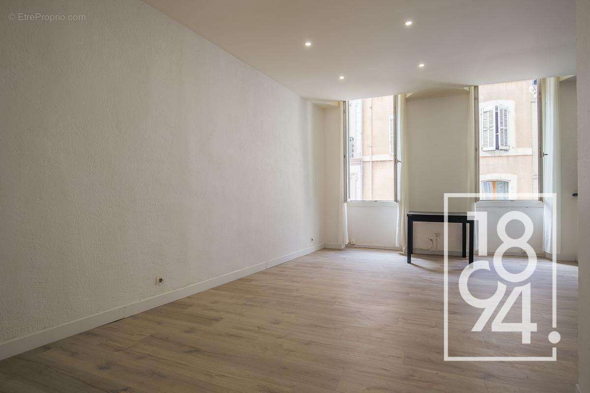 Appartement à MARSEILLE-6E
