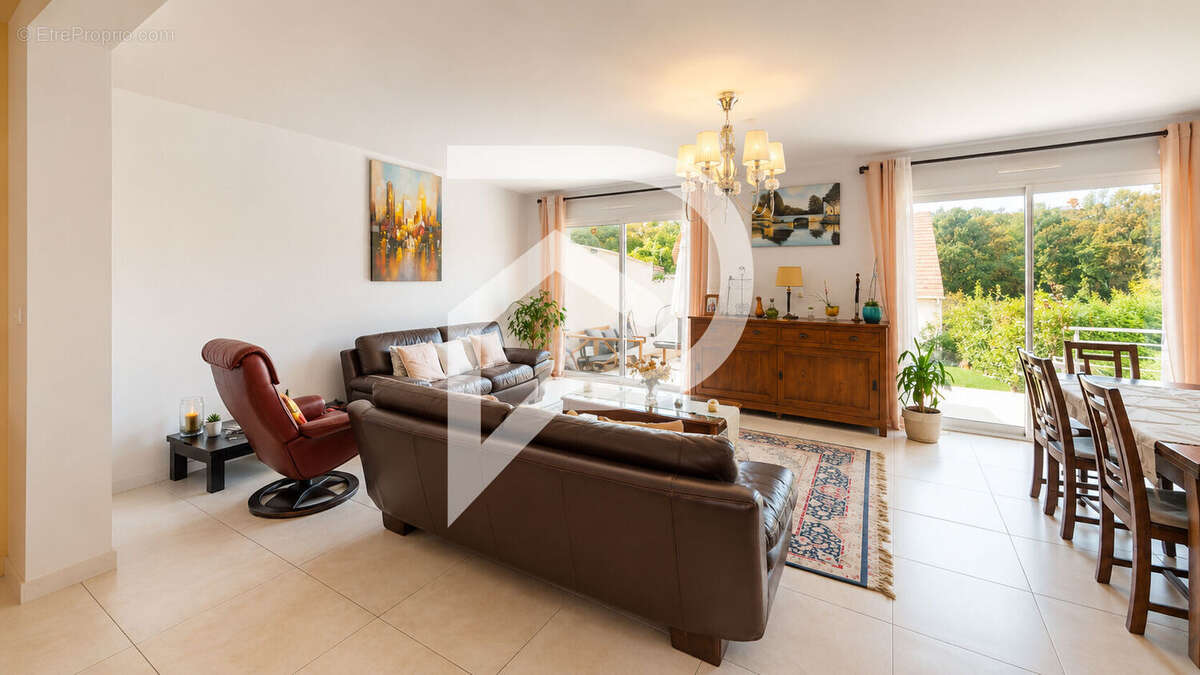 A Vendre Maison située à Orgeval de 6 pièces pour 142 m2 - photo 7