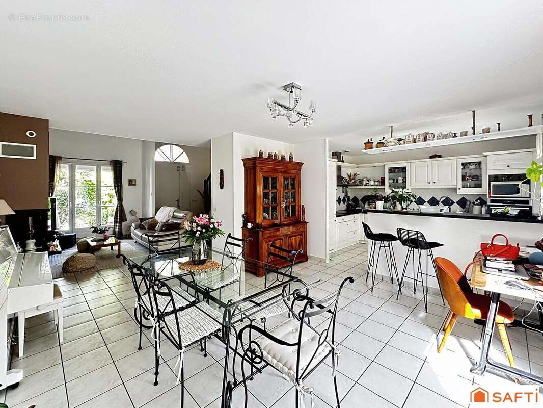 Photo 3 - Maison à OZOIR-LA-FERRIERE