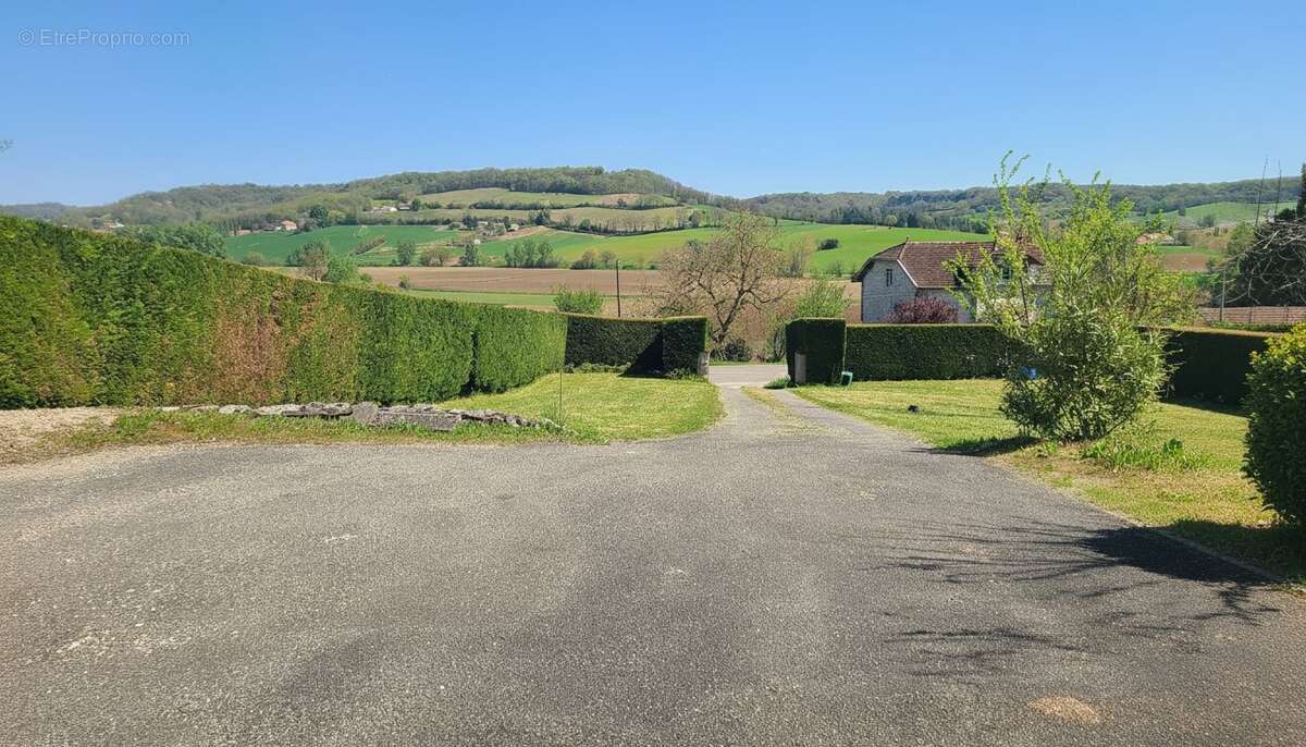 Lauzerte - Une adresse stratégique aux multiples possibles, entre projet professionnel et maison de famille - photo 6