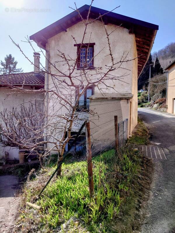 Maison à MARCHAMPT