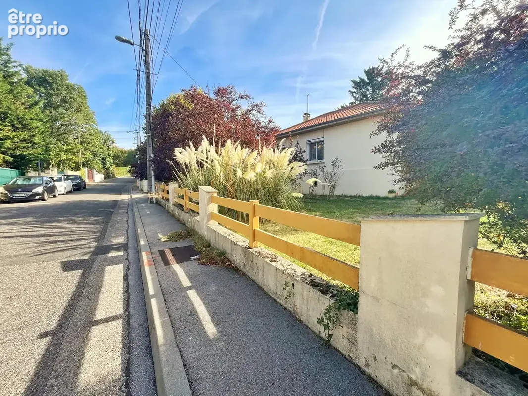 Maison Crepieux terrain 2500 m2 - photo 5