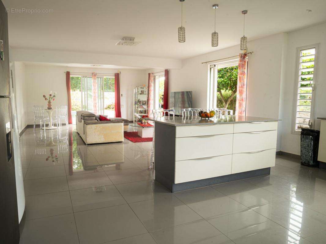 Maison 131 m² à Le Moule  - photo 7