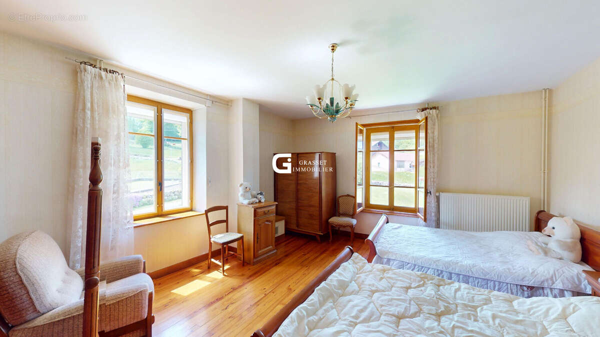 Maison à LALLEYRIAT