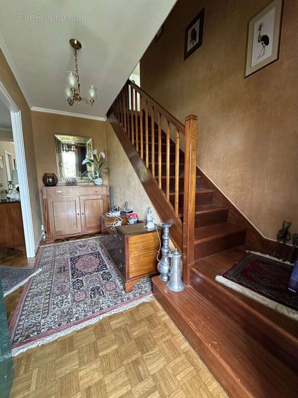 Maison à LE MESNIL-SAINT-DENIS