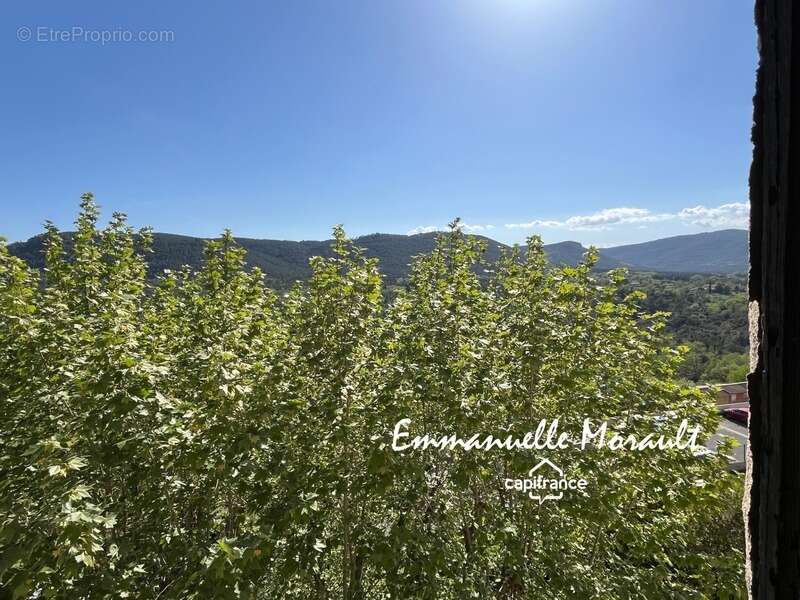 Commerce à BAGNOLS-EN-FORET