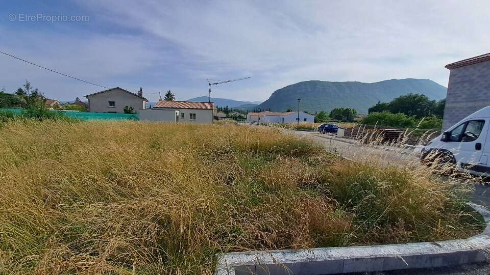 Terrain à LARAGNE-MONTEGLIN