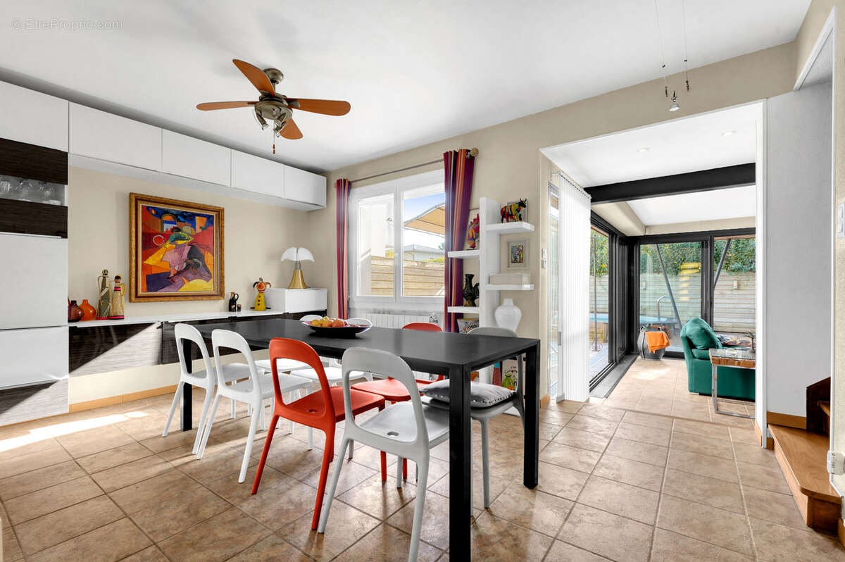 Maison familiale rénovée   Secteur Saint-Exupéry - L'Ormeau   135 m2 habitables   terrasse et piscine - photo 5