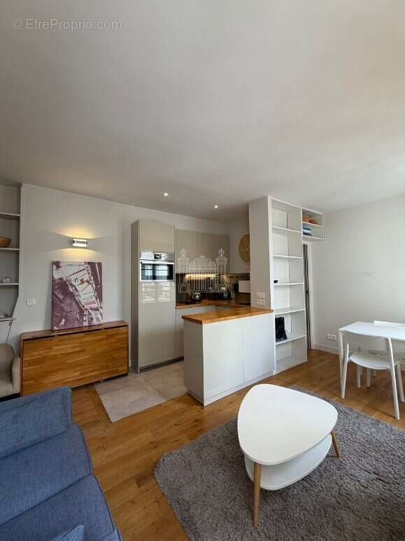 Appartement à PARIS-7E